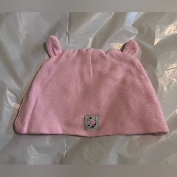 Newborn Baby Girl Bundle:2 mittens new, 1 cap new, 5 pair of socks 5 new, 2 used - Picture 4 of 10